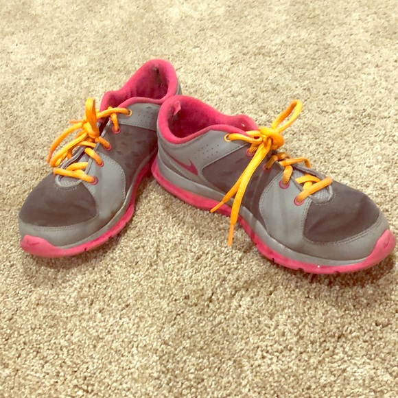 Tennis shoes - Picture 1 of 1